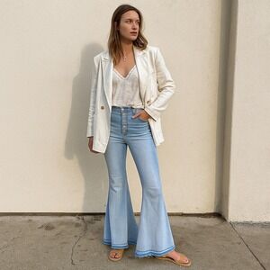 Free People We The Free Irreplaceable Flare Jeans 27 Light Wash‎ Bell Bottoms